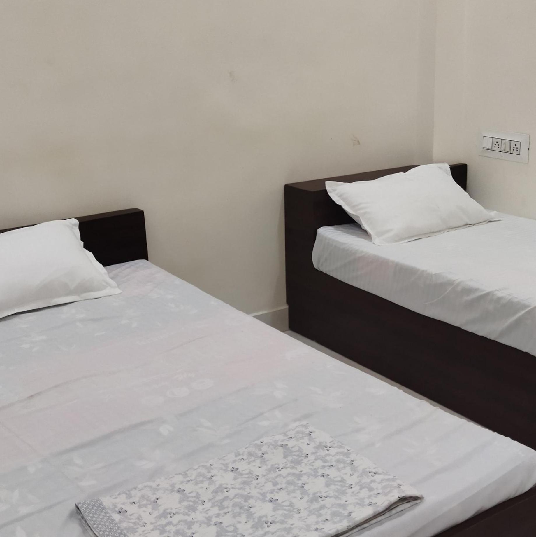 Shree Gajlaxmi Hotel Walking Distance From Mahakaleswar Ujjain Dış mekan fotoğraf
