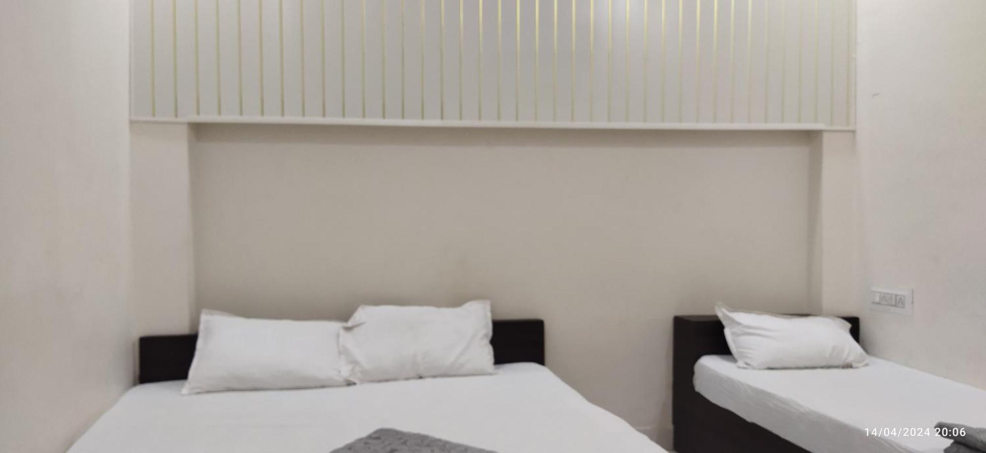 Shree Gajlaxmi Hotel Walking Distance From Mahakaleswar Ujjain Dış mekan fotoğraf