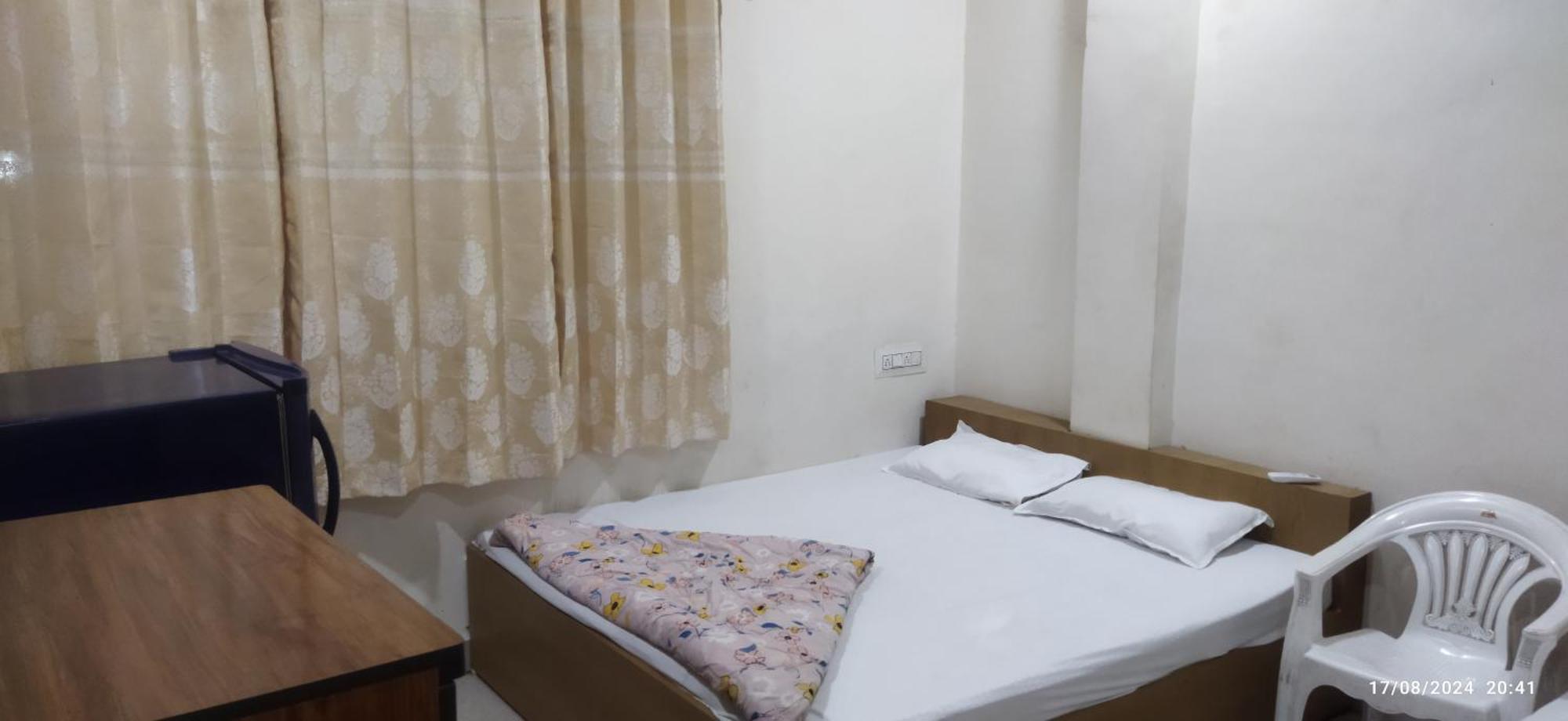 Shree Gajlaxmi Hotel Walking Distance From Mahakaleswar Ujjain Dış mekan fotoğraf
