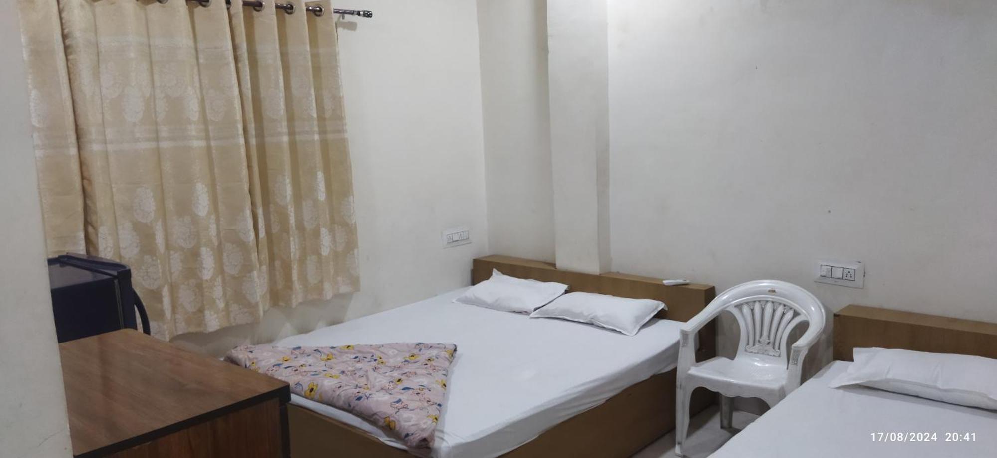Shree Gajlaxmi Hotel Walking Distance From Mahakaleswar Ujjain Dış mekan fotoğraf